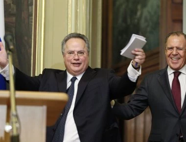 Στην κυβέρνηση εύχονται να περιοριστεί η Μόσχα μόνο στις «ισοδύναμες» απελάσεις αλλά...